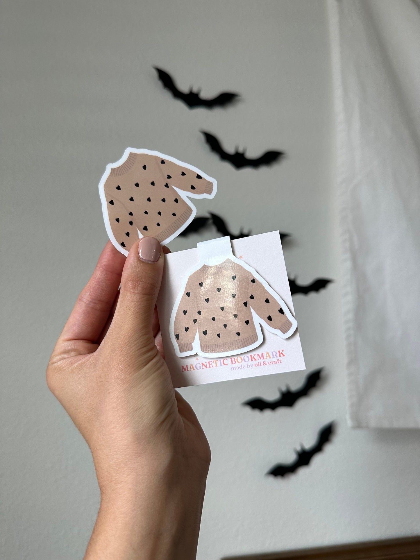 Hearts Sweater magnetic bookmark